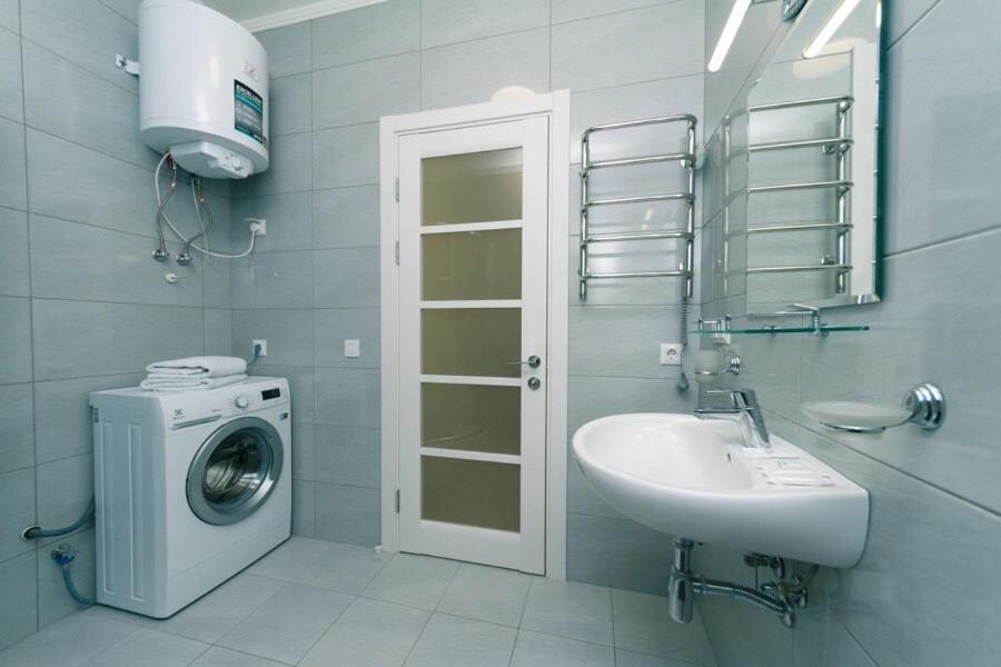 Драгоманова 38А 2Й Поверх Apartment Киев Екстериор снимка